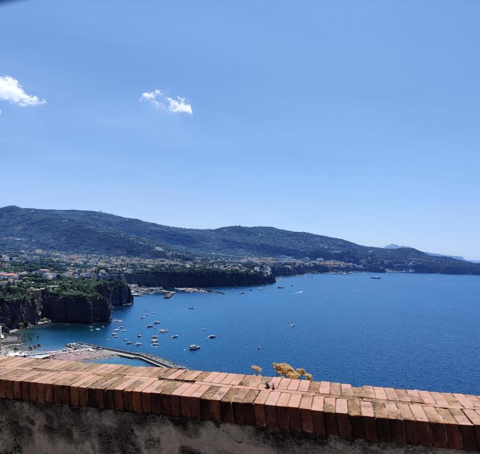 Grimaldi Guest Apartment Sorrento Exterior photo