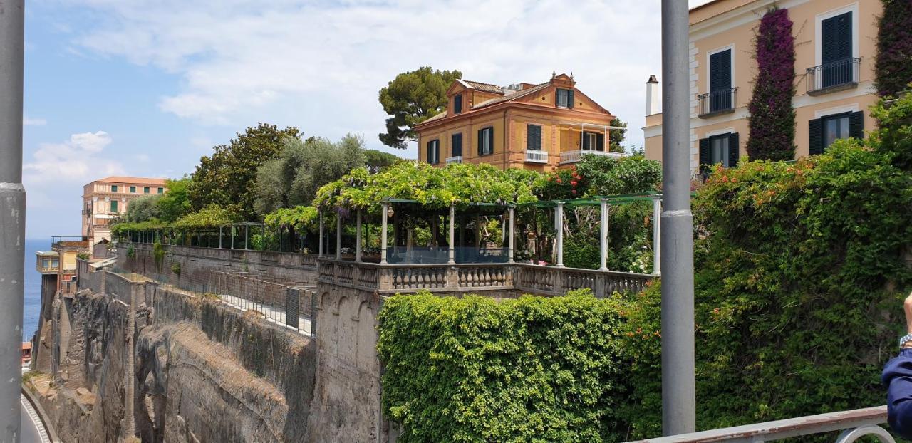 Grimaldi Guest Apartment Sorrento Exterior photo